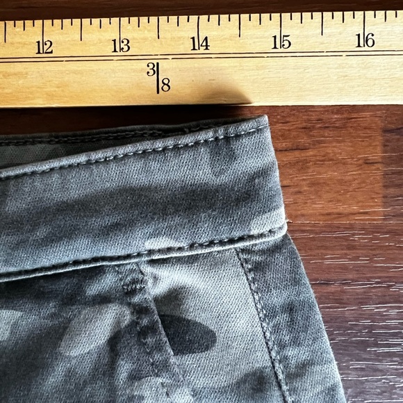 AG‎ the Caden camo trouser size 27R - Picture 5 of 10